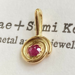 K18 Gold+Pink Spinel◆18金 天然ピンクスピネル渦巻きペンダントトップ 2枚目の画像