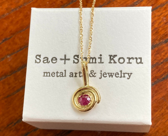 K18 Gold+Pink Spinel◆18金 天然ピンクスピネル渦巻きペンダントトップ 12枚目の画像