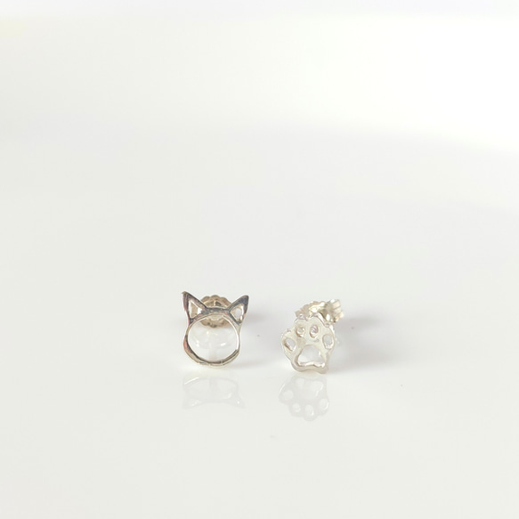 【受注制作】金属アレルギー対応/猫/ねこ/ネコ/肉球/レース風/一粒ピアス/silver950/真鍮/透かし彫り 2枚目の画像