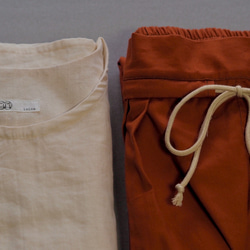 腰部褶皺、繩索調整/褲子顏色《深橙色》 第9張的照片