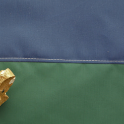 ３５×３０防水ナイロンバイカラー巾着袋（お着替え袋）　渋かっこいい　雨の日雪の日　紺×濃緑　サイズ選べる♪　入園☆入学 2枚目の画像