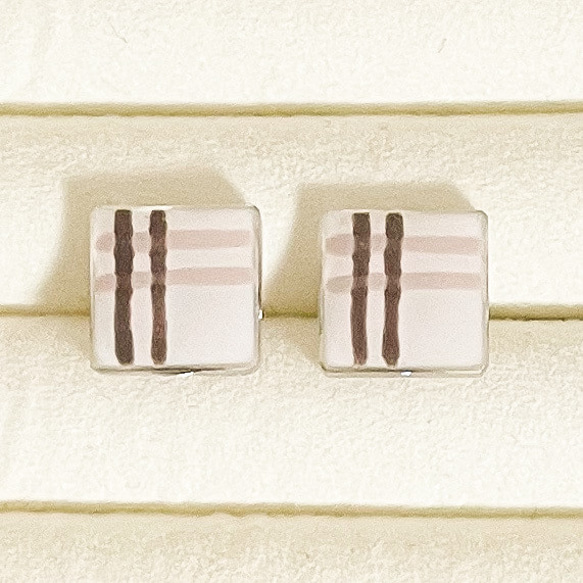 ホワイト&ピンク&ブラウンのスクエアピアス ステンレス 四角【No.192】 2枚目の画像
