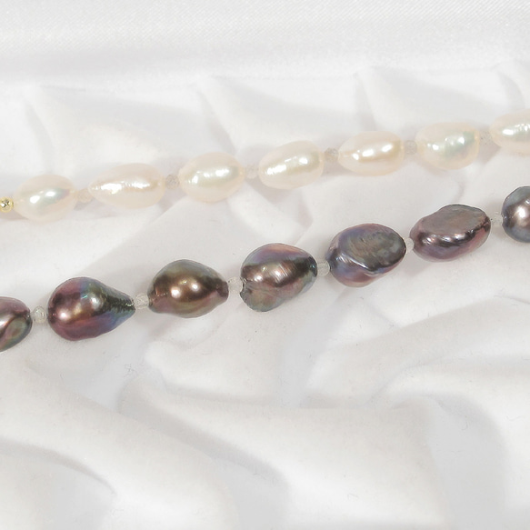 本真珠（淡水パール）と貝パーツ、ラブラドライトのYネックレス（セミバロック、マザーオブパール、白蝶、ホワイト、パープル） 4枚目の画像