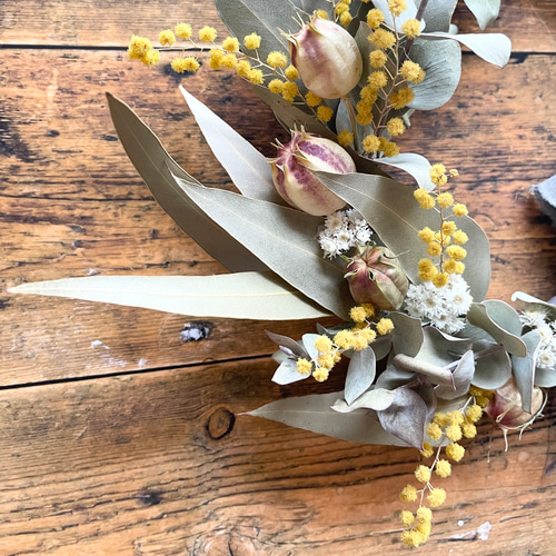 ミモザのリース　リボン　ハーフリース　プレゼント　ドライフラワー ミモザのハーフリース リネンリボン ドライフラワー ギフト
