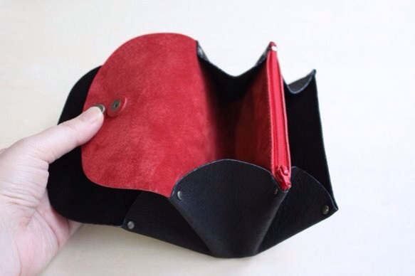 【2カラー】ポシェットにしたピッグスキンの小さなお財布　黒×赤 8枚目の画像