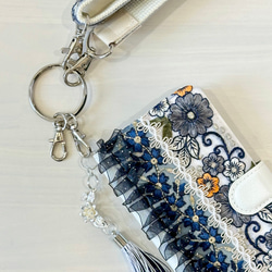 White Blue× Flower 刺繍リボンのスマホショルダー 5枚目の画像