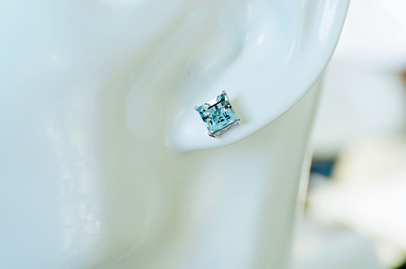 「海の水」シンプル　K18 天然アクアマリン　ダイヤモンド　幸福・富・聡明　3月誕生石　K18 ピアス 6枚目の画像