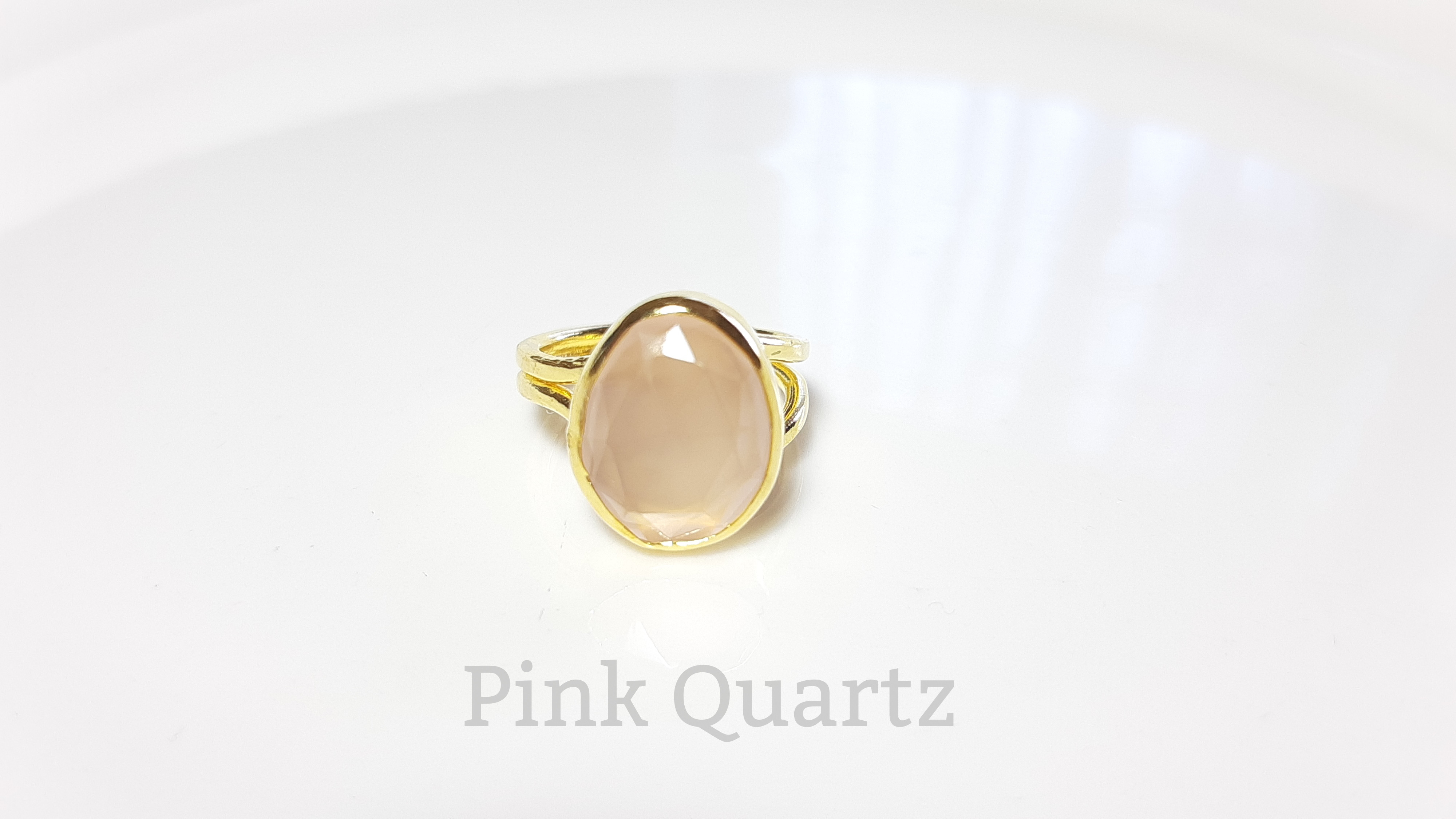 最新作★『優しいピンクローズクォーツ』の世界でひとつの天然石リング