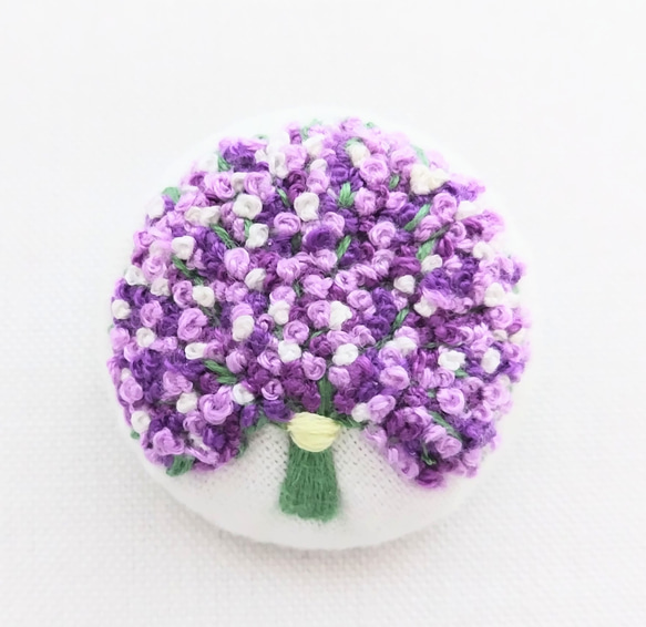 ライラックの花　刺繍ブローチ 1枚目の画像