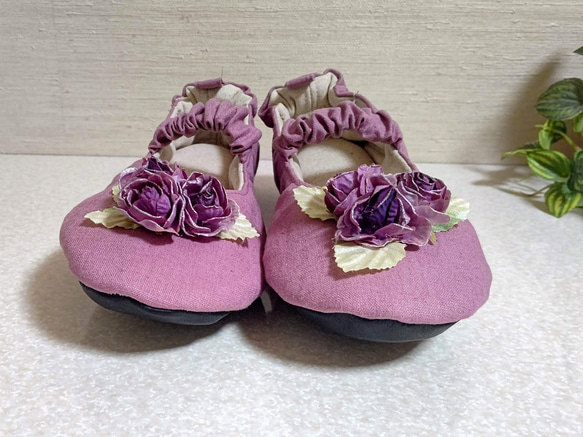 リネンとお花のふわふわルームシューズ紫（23.5～24.5ｃｍ） 4枚目の画像