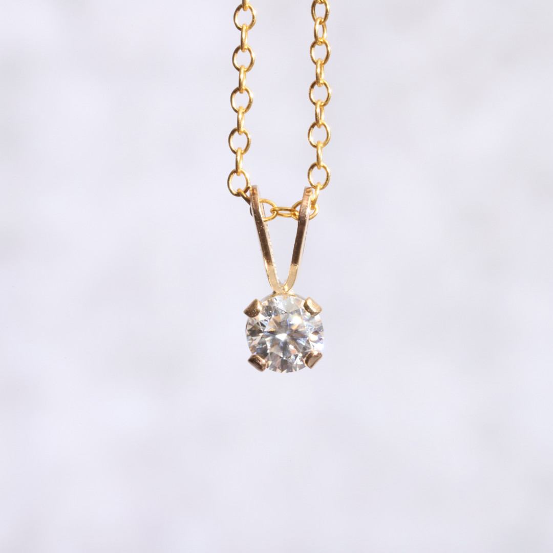 最高峰の輝き・耐久性・美しさ◇モアサナイト 一粒ネックレス◇4mm《クリア》金属アレルギー対応◇ギフト◇MAY.K