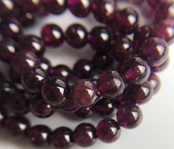 天然石　買い得品15個セット 4A大粒ウルグアイパープルガーネット6～7.8㎜　濃い赤紫高透明度 1枚目の画像