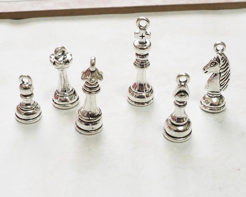 6個(1セット) チェスの駒 アソート アンティークシルバー メタル