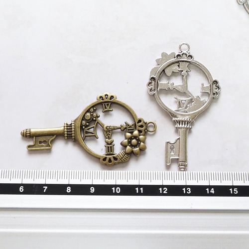 3個 花時計 鍵 チャーム 60×34×3mm アンティークブロンズ