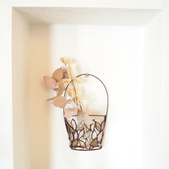 ステンドグラスのカゴとお花 9枚目の画像