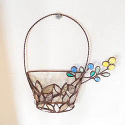 ステンドグラスのカゴとお花 8枚目の画像