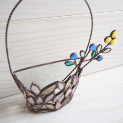 ステンドグラスのカゴとお花 4枚目の画像