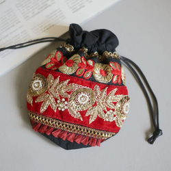 【ラスト1点】インドブレード巾着ポーチ　赤　ゴールド　花柄　スパンコール　ザリ刺繍　アクセサリーポーチ　エスニック 1枚目の画像