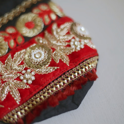 【ラスト1点】インドブレード巾着ポーチ　赤　ゴールド　花柄　スパンコール　ザリ刺繍　アクセサリーポーチ　エスニック 2枚目の画像