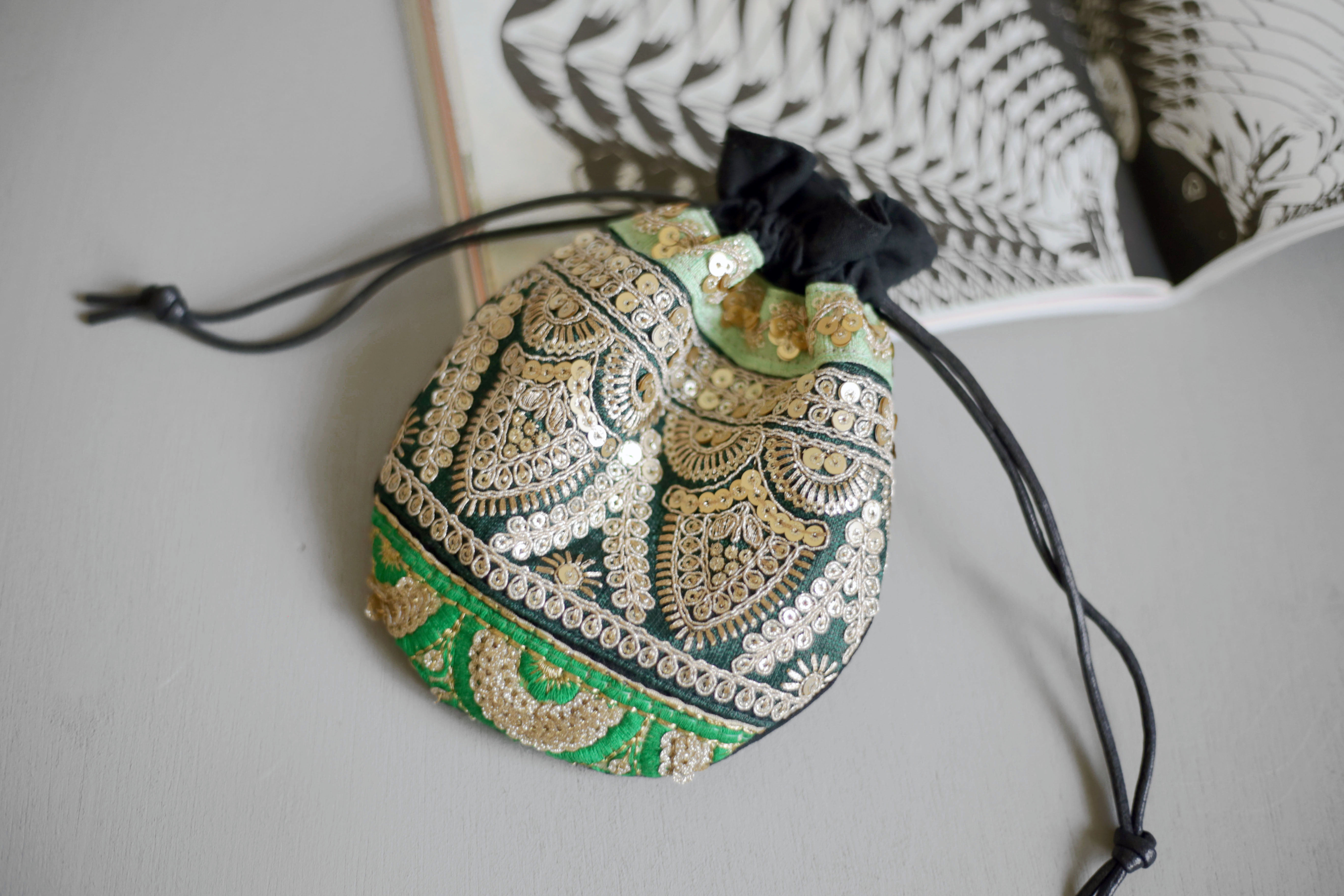 印傳屋 花柄刺繍巾着ポーチ インデンヤ