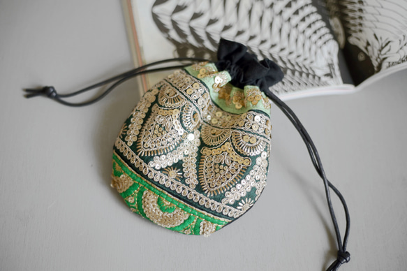 Soyogo‼️ 巾着　ポーチ　金具ロゴ　刺繍　編み込み　メタリック Soyogo様 専用‼️ 巾着 ポーチ 金具ロゴ 刺繍 編み込み メタリック