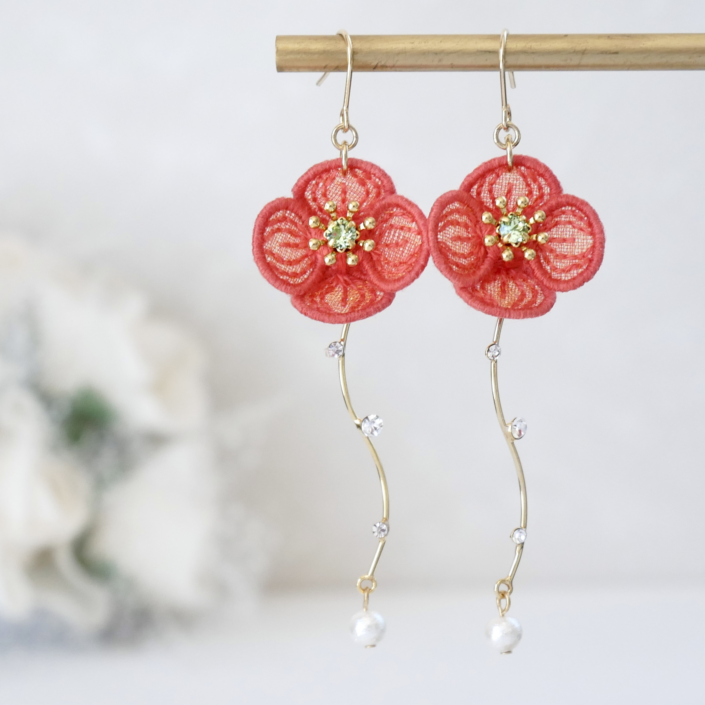 ポピー[赤]ピアス/イヤリング (受注生産/オーガンジー刺繍