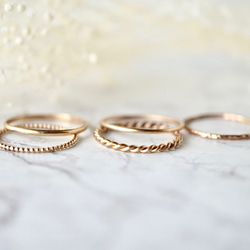 つけっぱなしok シンプルな14kgfリング　指輪　スキンジュエリー　重ね付け　シンプル　ゴールド 7枚目の画像