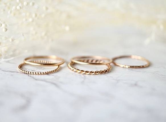 つけっぱなしok シンプルな14kgfリング　指輪　スキンジュエリー　重ね付け　シンプル　ゴールド 7枚目の画像