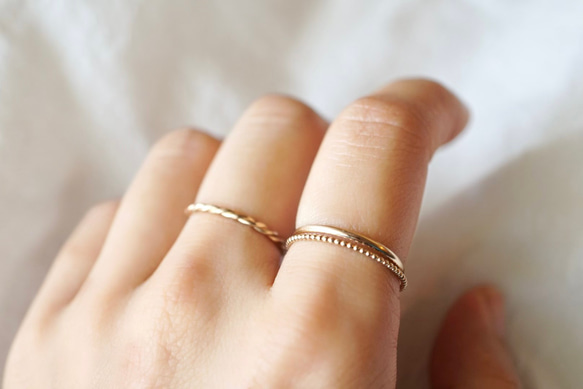 つけっぱなしok シンプルな14kgfリング　指輪　スキンジュエリー　重ね付け　シンプル　ゴールド 13枚目の画像