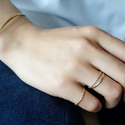 つけっぱなしok シンプルな14kgfリング　指輪　スキンジュエリー　重ね付け　シンプル　ゴールド 6枚目の画像