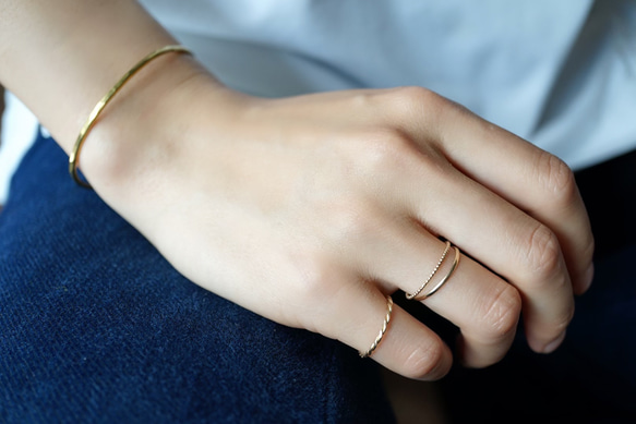 つけっぱなしok シンプルな14kgfリング　指輪　スキンジュエリー　重ね付け　シンプル　ゴールド 6枚目の画像