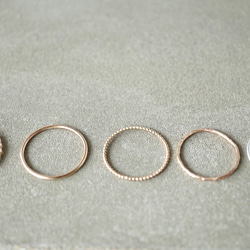 つけっぱなしok シンプルな14kgfリング　指輪　スキンジュエリー　重ね付け　シンプル　ゴールド 10枚目の画像