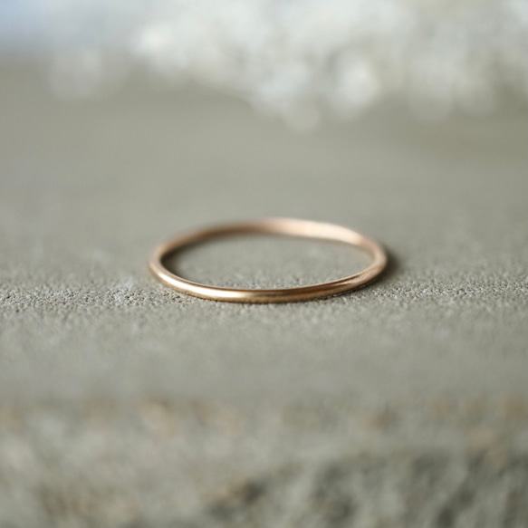 つけっぱなしok シンプルな14kgfリング　指輪　スキンジュエリー　重ね付け　シンプル　ゴールド 11枚目の画像