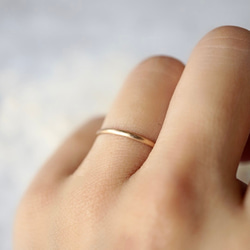 つけっぱなしok シンプルな14kgfリング　指輪　スキンジュエリー　重ね付け　シンプル　ゴールド 2枚目の画像
