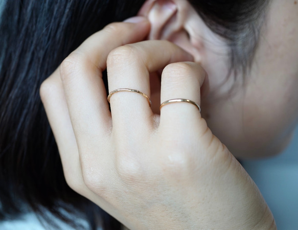 つけっぱなしok シンプルな14kgfリング　指輪　スキンジュエリー　重ね付け　シンプル　ゴールド 4枚目の画像
