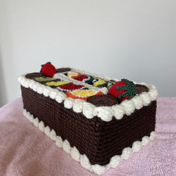 フルーツたっぷりチョコレートケーキのティッシュカバー 毛糸 ラブリン
