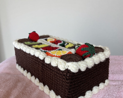 フルーツたっぷりチョコレートケーキのティッシュカバー 毛糸 ラブリン