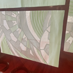 2150爽やかなパステルグリーンの正絹ランチョンマット５枚セット　帯リメイク 4枚目の画像