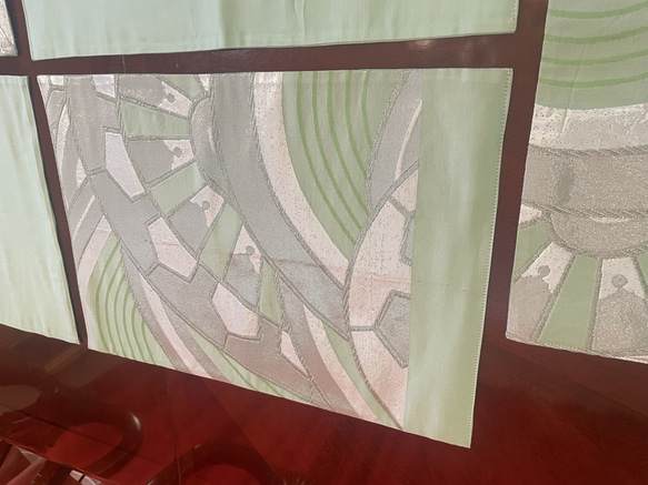 2150爽やかなパステルグリーンの正絹ランチョンマット５枚セット　帯リメイク 4枚目の画像