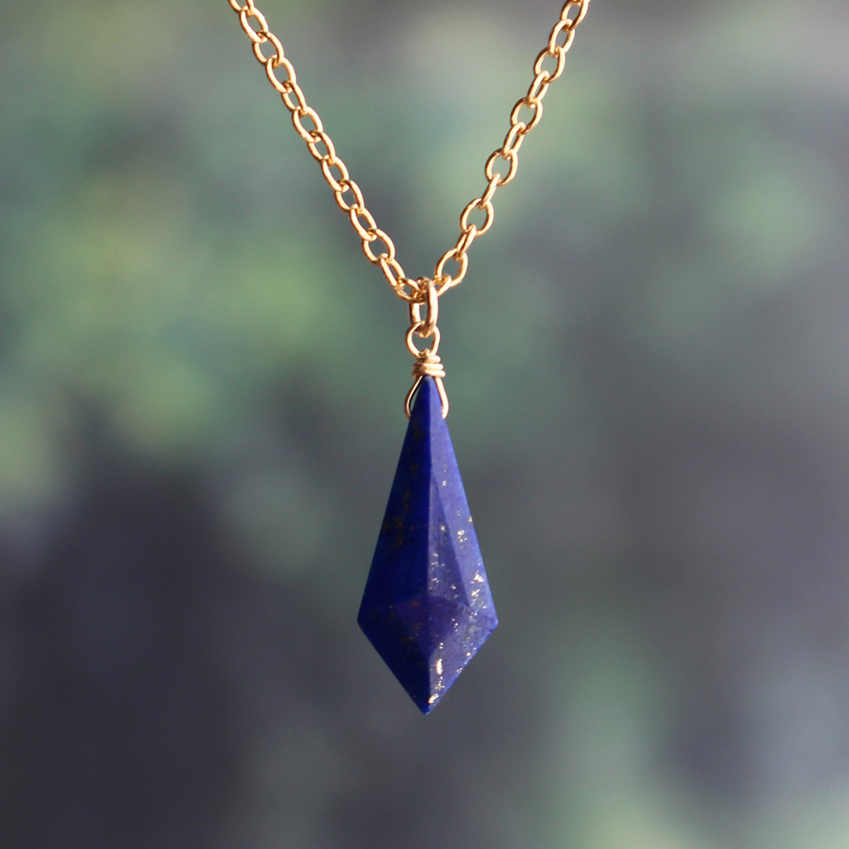 ✨星空を思わせる瑠璃色✨ ラピスラズリ＜ロザンジュカット＞のネックレス（K14GF）