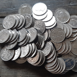 幸せのシックスペンス イギリス 50個セット ラッキー6ペンス 本物古銭英国コイン  美品です 19.5mm 2.8gr 1枚目の画像