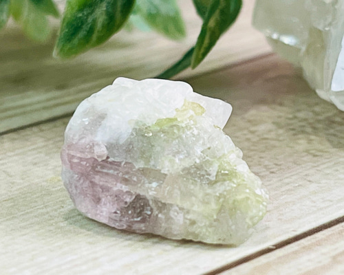 ウォーターメロン トルマリン ラフストーン原石置物