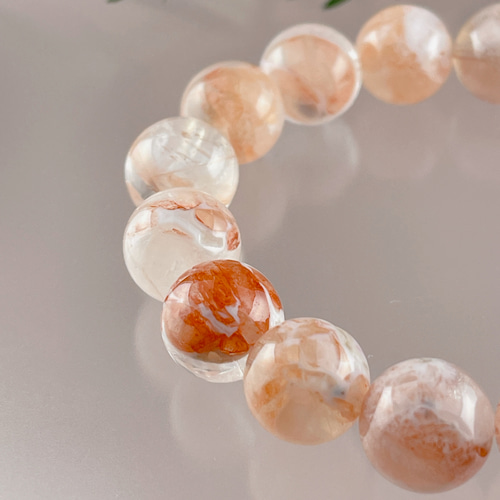 レインボー入り✨マニカランヒマラヤ水晶〜アプリコットオレンジ レインボー入り✨マニカランヒマラヤ水晶〜アプリコットオレンジ