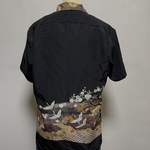 着物リメイク 鶴柄の黒留袖アロハシャツ メンズMサイズ シャツ  