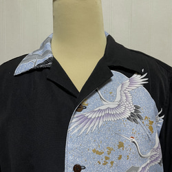 着物リメイク 青に鶴の黒留袖アロハ メンズMサイズ 6枚目の画像