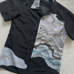着物リメイク 青に鶴の黒留袖アロハ メンズMサイズ 1枚目の画像