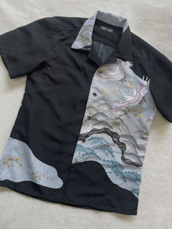 着物リメイク 青に鶴の黒留袖アロハ メンズMサイズ 1枚目の画像