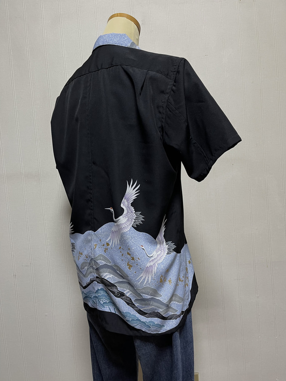 着物リメイク 青に鶴の黒留袖アロハ メンズMサイズ 7枚目の画像