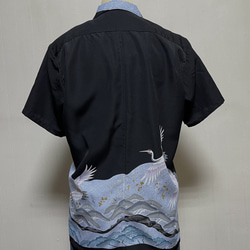 着物リメイク 青に鶴の黒留袖アロハ メンズMサイズ 8枚目の画像