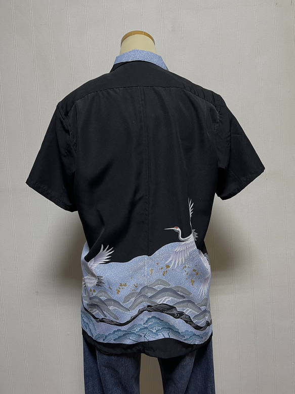 着物リメイク 青に鶴の黒留袖アロハ メンズMサイズ 8枚目の画像